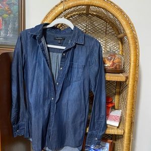 Banana Republic Women’s Chambray shirt